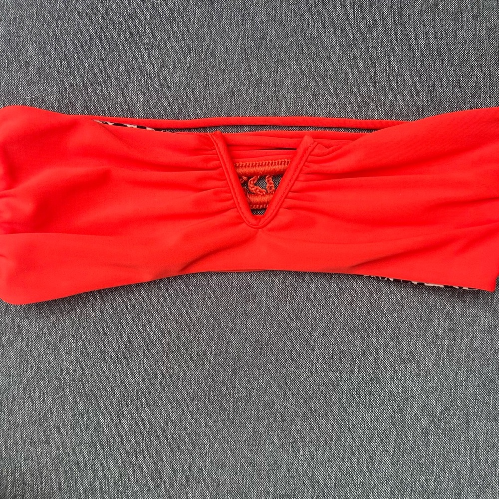 Acacia SwimwearOhi’a Bikini Top in Hibiscus